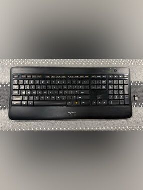 Logitech K800 Wireless Illuminated Keyboard (Y-R0065) w/ Dongle.Tested.